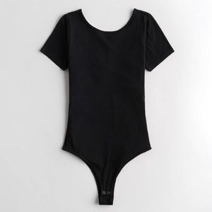 🛍HOLLISTER SUPER CHEEKY BODYSUIT✨